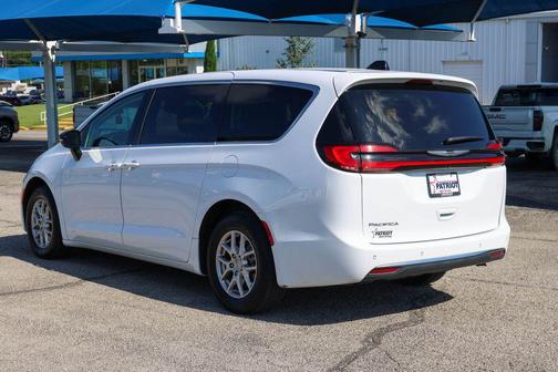 Bright White Clearcoat 2024 Chrysler Pacifica Touring L