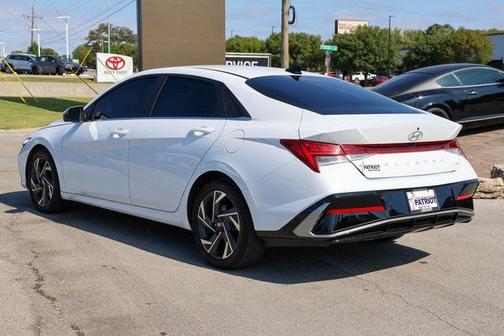 2024 Hyundai ELANTRA Limited