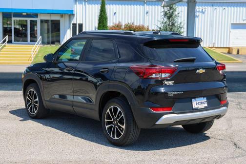 Mosaic Black Metallic 2025 Chevrolet Trailblazer LT
