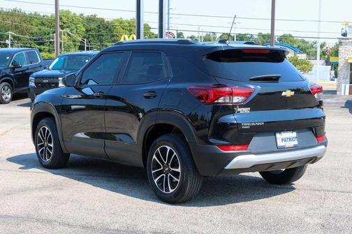Mosaic Black Metallic 2025 Chevrolet Trailblazer LT