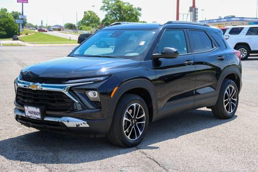Mosaic Black Metallic 2025 Chevrolet Trailblazer LT