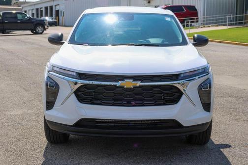 Summit White 2026 Chevrolet Trax LS