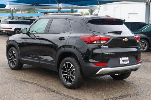 Mosaic Black Metallic 2026 Chevrolet Trailblazer LT