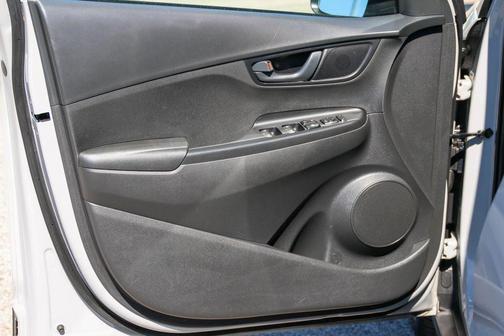 Cyber Silver 2023 Hyundai KONA SE