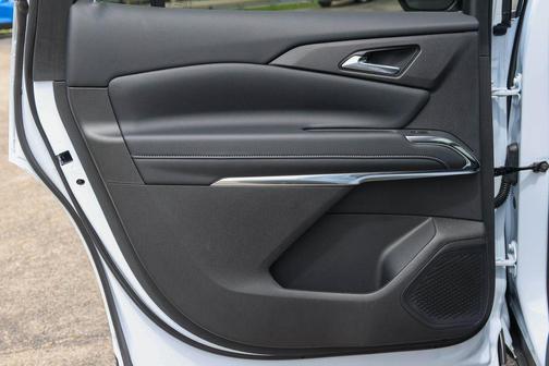 Polar White Tricoat 2026 Chevrolet Traverse LT
