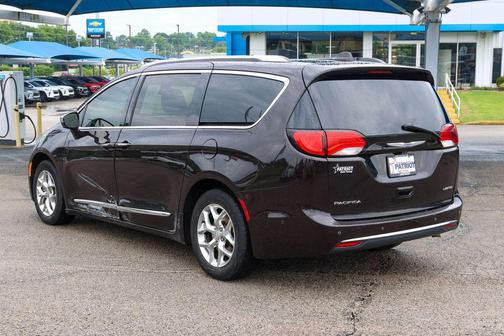 Ocean Blue Metallic 2020 Chrysler Pacifica Limited