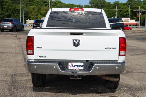 Bright White Clearcoat 2022 RAM 1500 Classic SLT