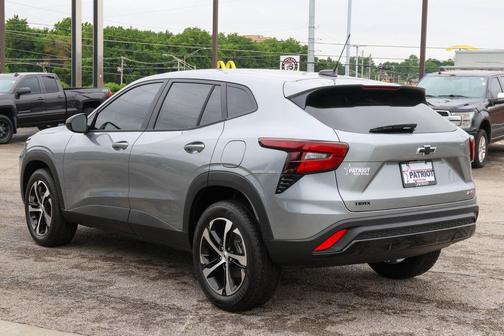 Sterling Gray Metallic 2026 Chevrolet Trax FWD 1RS