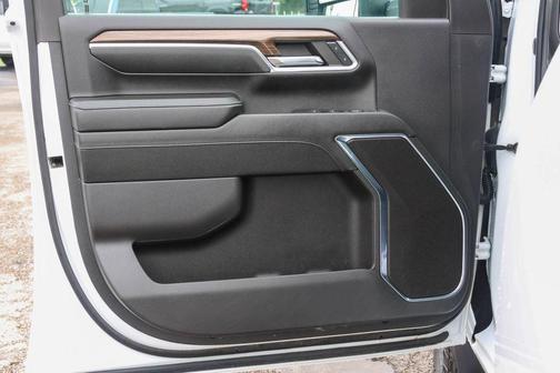 Summit White 2024 Chevrolet Silverado 2500 LT