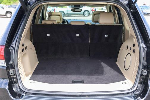 Diamond Black Crystal Pearlcoat 2022 Jeep Grand Cherokee Limited