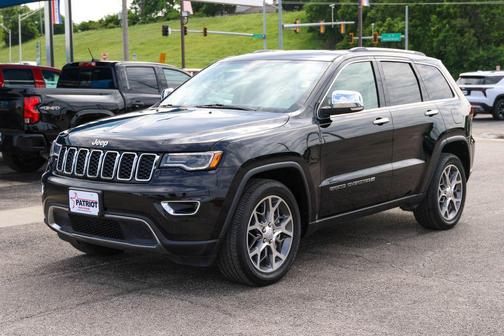 Diamond Black Crystal Pearlcoat 2022 Jeep Grand Cherokee Limited