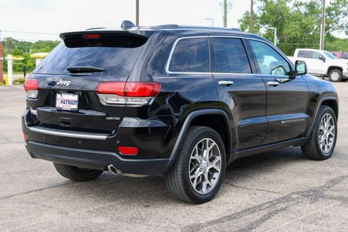 Diamond Black Crystal Pearlcoat 2022 Jeep Grand Cherokee Limited