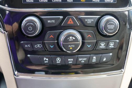 Diamond Black Crystal Pearlcoat 2022 Jeep Grand Cherokee Limited