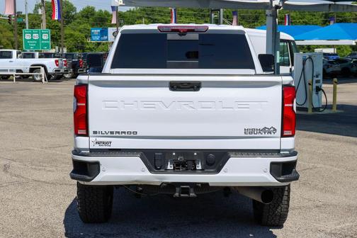 Summit White 2024 Chevrolet Silverado 2500 High Country