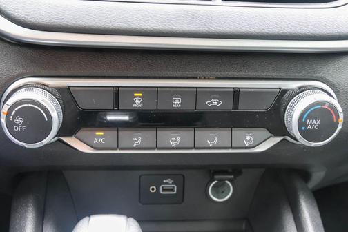Brilliant Silver Metallic 2024 Nissan Altima S FWD