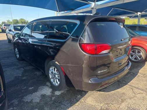 2024 Chrysler Voyager LX