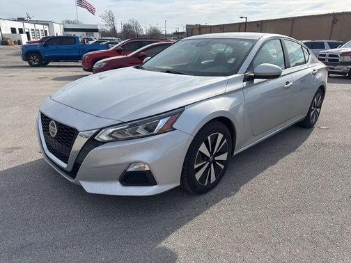 Brilliant Silver Metallic 2022 Nissan Altima 2.5 SV