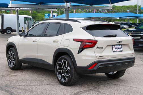 White Sands 2026 Chevrolet Trax FWD 2RS