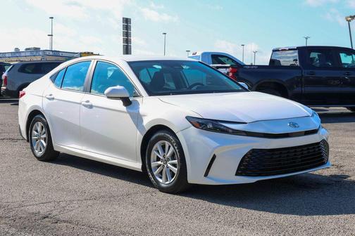 Ice 2025 Toyota Camry LE