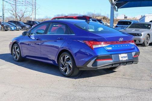 2024 Hyundai ELANTRA Limited