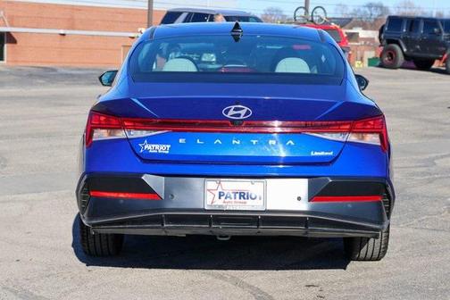 2024 Hyundai ELANTRA Limited