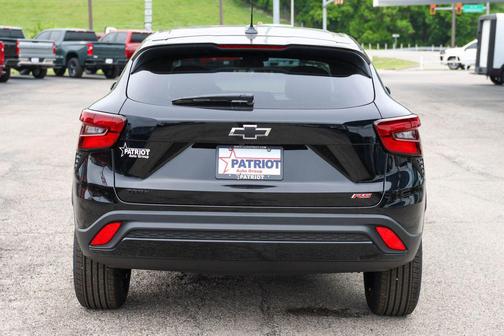 Mosaic Black Metallic 2026 Chevrolet Trax FWD 1RS