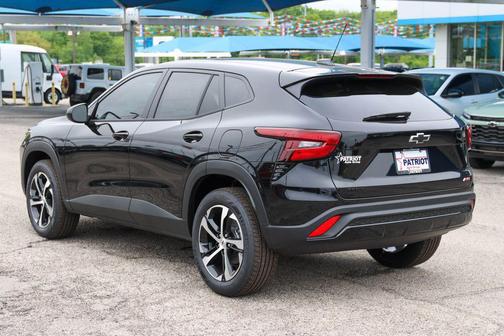 Mosaic Black Metallic 2026 Chevrolet Trax FWD 1RS