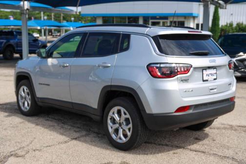 Silver Zynith Metallic Clearcoat 2025 Jeep Compass Latitude