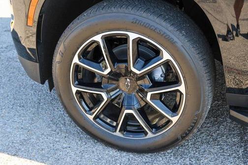 2025 Chevrolet Suburban RST