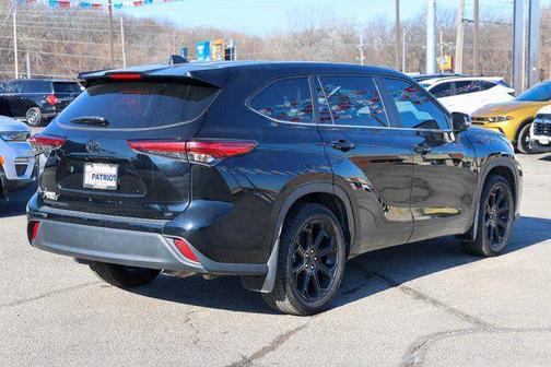 Midnight Black Metallic 2023 Toyota Highlander XLE