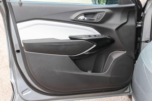 Sterling Gray Metallic 2026 Chevrolet Trax LT