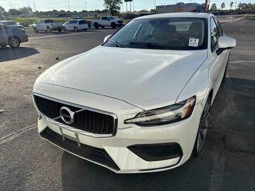 2020 Volvo S60 T6 Momentum
