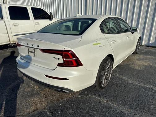 2020 Volvo S60 T6 Momentum
