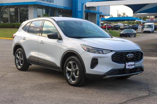 Silver Metallic 2025 Ford Escape ST-Line
