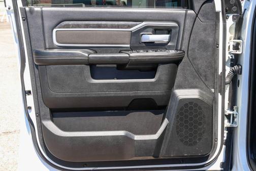 Bright White Clearcoat 2024 RAM 2500 Big Horn Crew Cab 4x4 6'4' Box