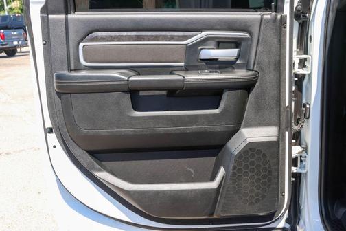 Bright White Clearcoat 2024 RAM 2500 Big Horn Crew Cab 4x4 6'4' Box