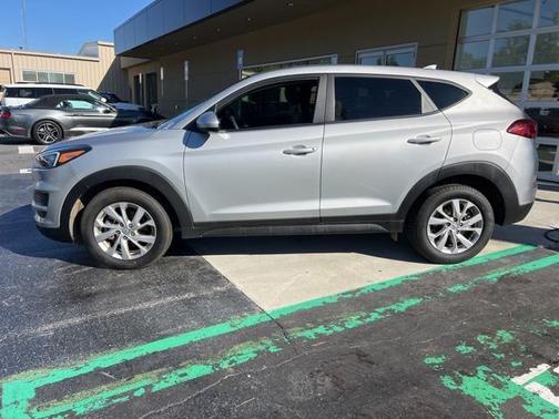2021 Hyundai TUCSON SE