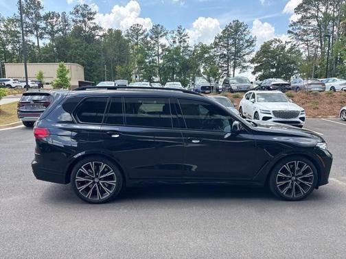 2022 BMW X7 M50i