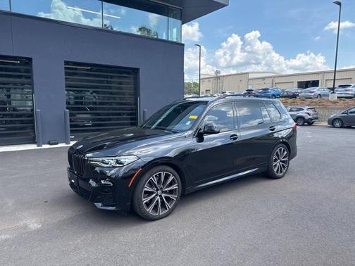 2022 BMW X7 M50i