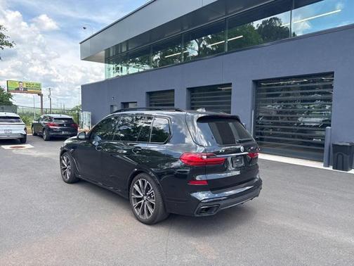 2022 BMW X7 M50i