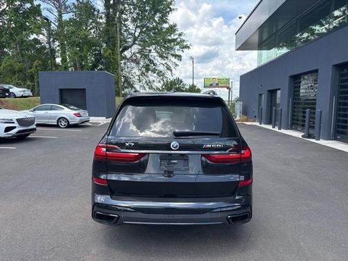 2022 BMW X7 M50i