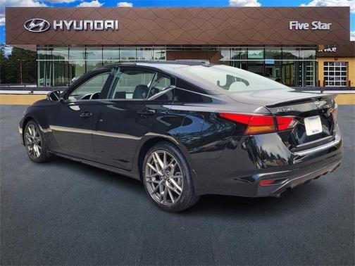 2023 Nissan Altima 2.0 SR