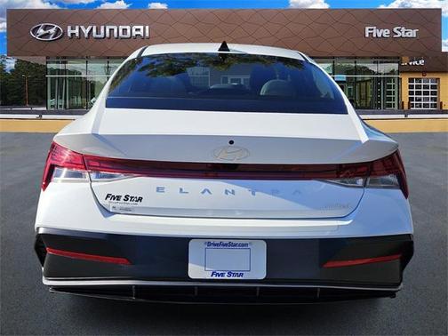 2025 Hyundai ELANTRA Limited