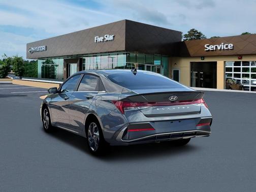 2026 Hyundai ELANTRA SEL
