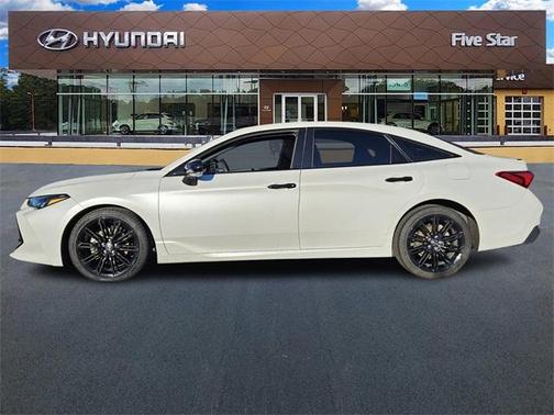 2022 Toyota Avalon Hybrid XSE Nightshade