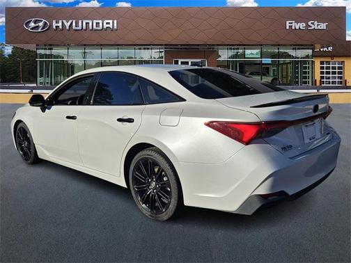 2022 Toyota Avalon Hybrid XSE Nightshade