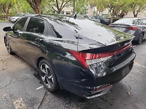 2022 Hyundai ELANTRA Limited