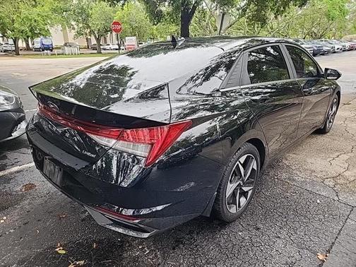2022 Hyundai ELANTRA Limited