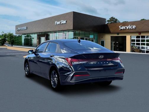 2026 Hyundai ELANTRA SEL