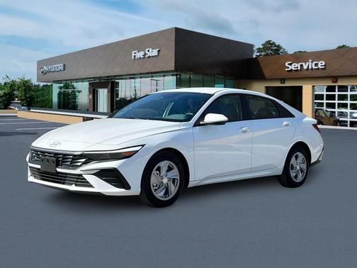 2025 Hyundai ELANTRA SE